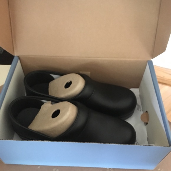 Dansko women’s black clogs - Picture 1 of 4